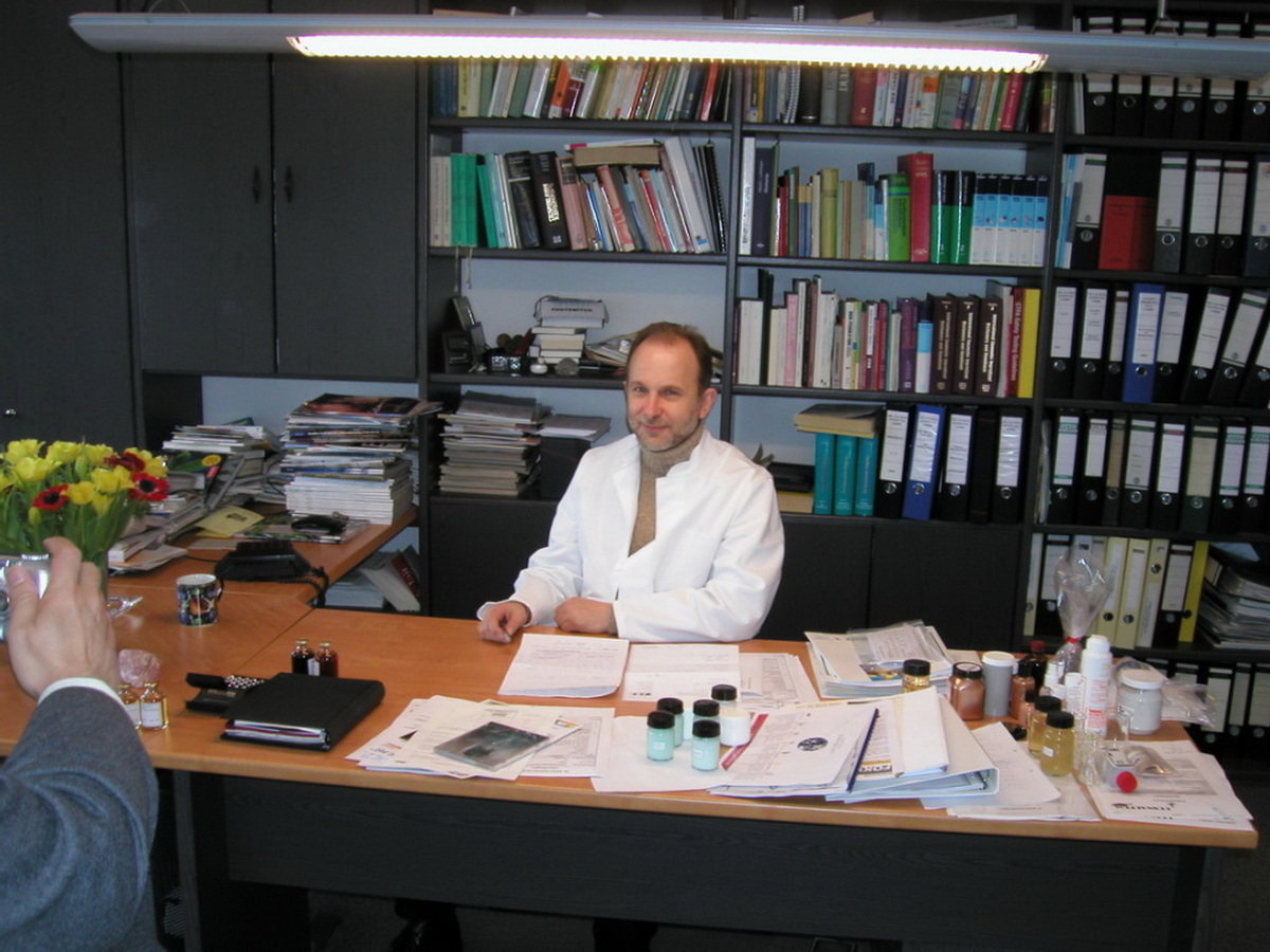 Dr. Roland sacher (2002)