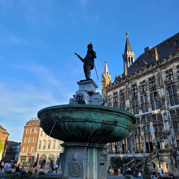 Karl der große am Markt in Aachen 