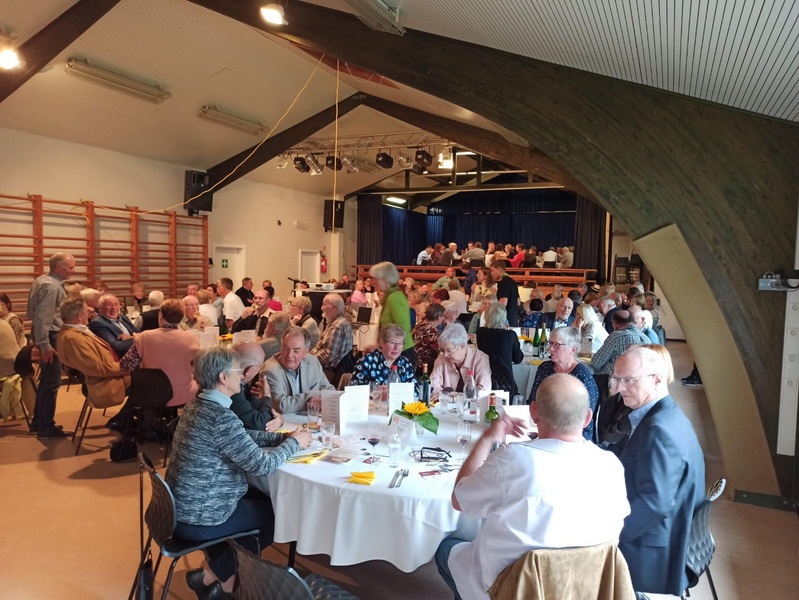 Der volle Saal in der Mehrzweckhalle 