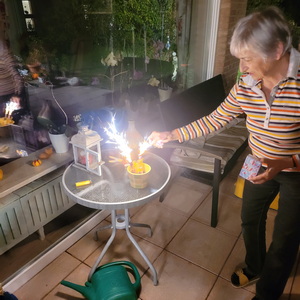 Elka zündet die Leuchtraketen