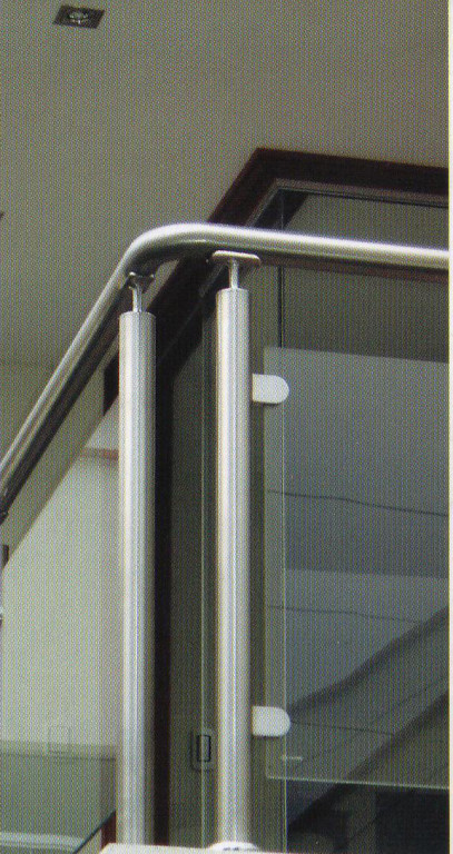 Balcón en Estructura de Aluminio y Vidrio