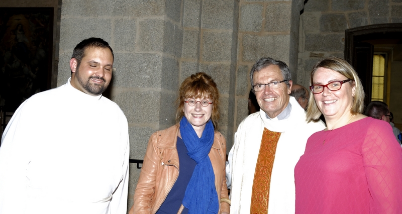 Pierrick, Anne-Marie Hue-Concé organiste, P. Loïc et Sophie Mallet chef de choeur