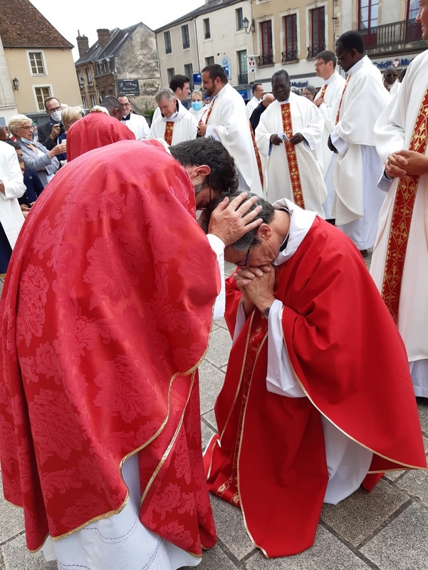  ... et le curé d’Alençon