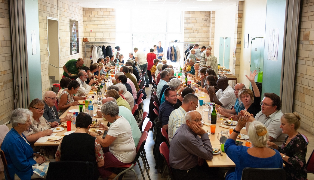 Après la célébration, un repas partagé a réuni tous les amis du P. Stéphane.