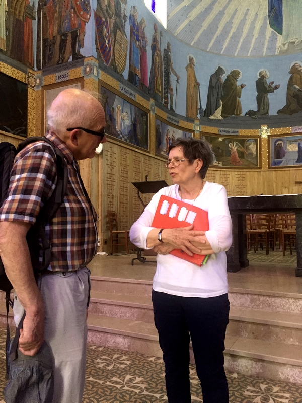  Avec Mme Lemercier à Notre Dame de Passais-la-Conception.