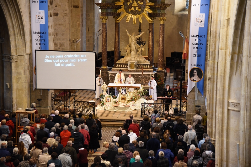 Le Saint Sacrement est exposé