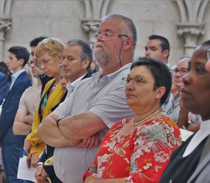 Le père et la mère de Pierrick, très attentifs.