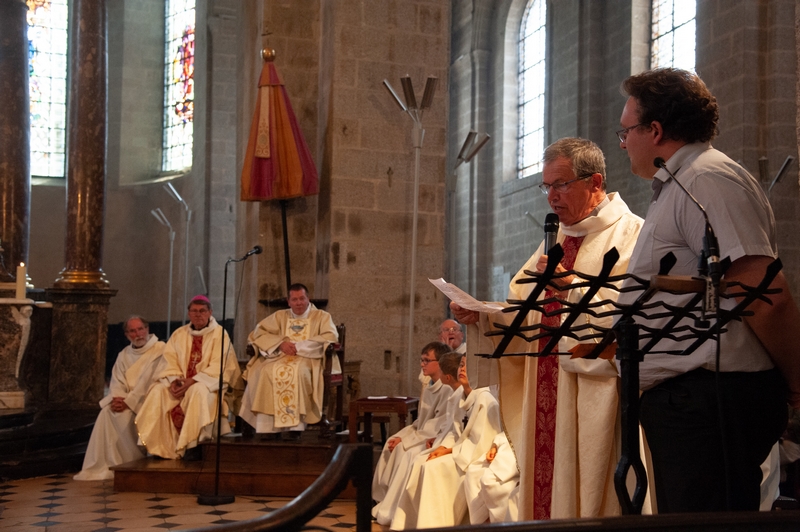 A la fin de la messe, un texte préparé par Anne-Marie est lu par le P. Loïc et Emmanuel