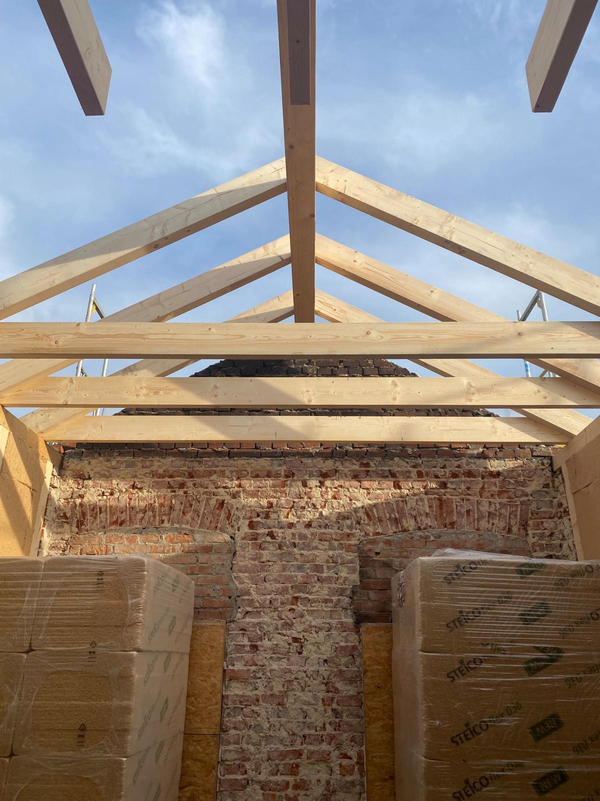 Dachstuhl richten von Dachdeck GmbH & Co. KG