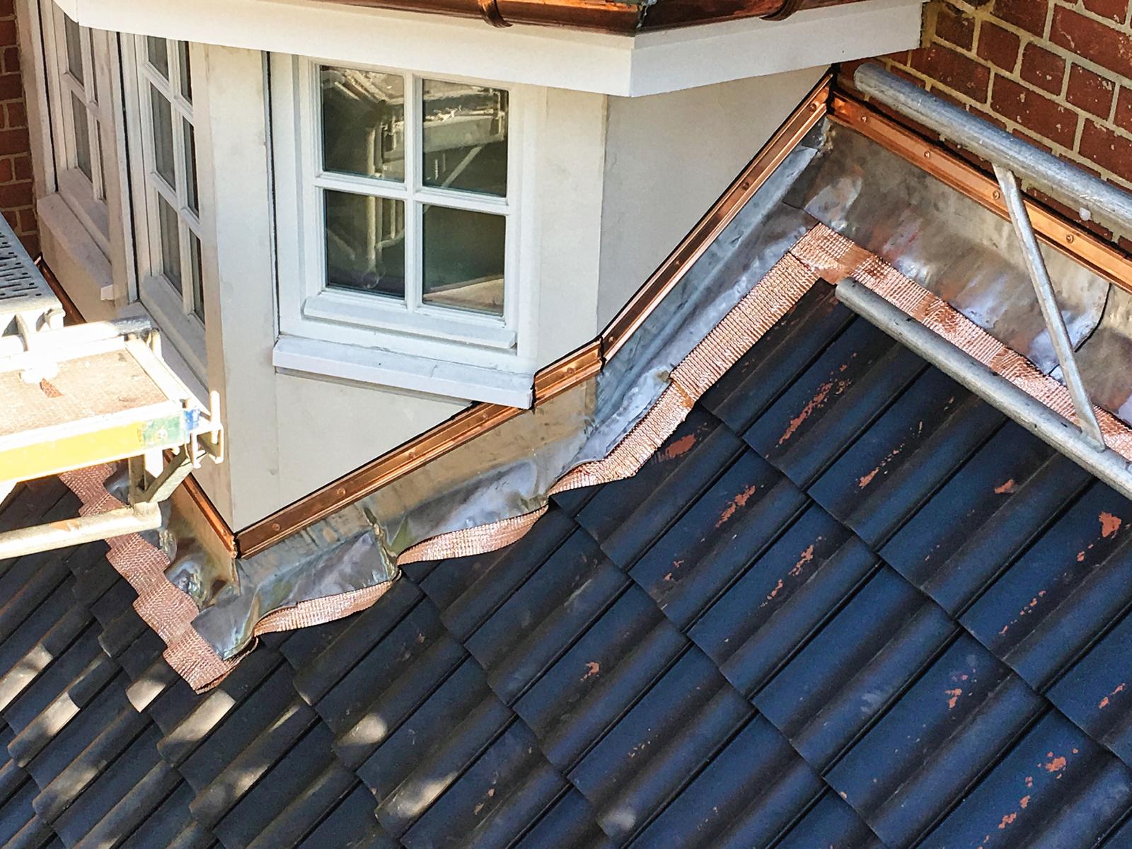 Dachdecker aus Nordhausen bauen Kupferanschlüsse