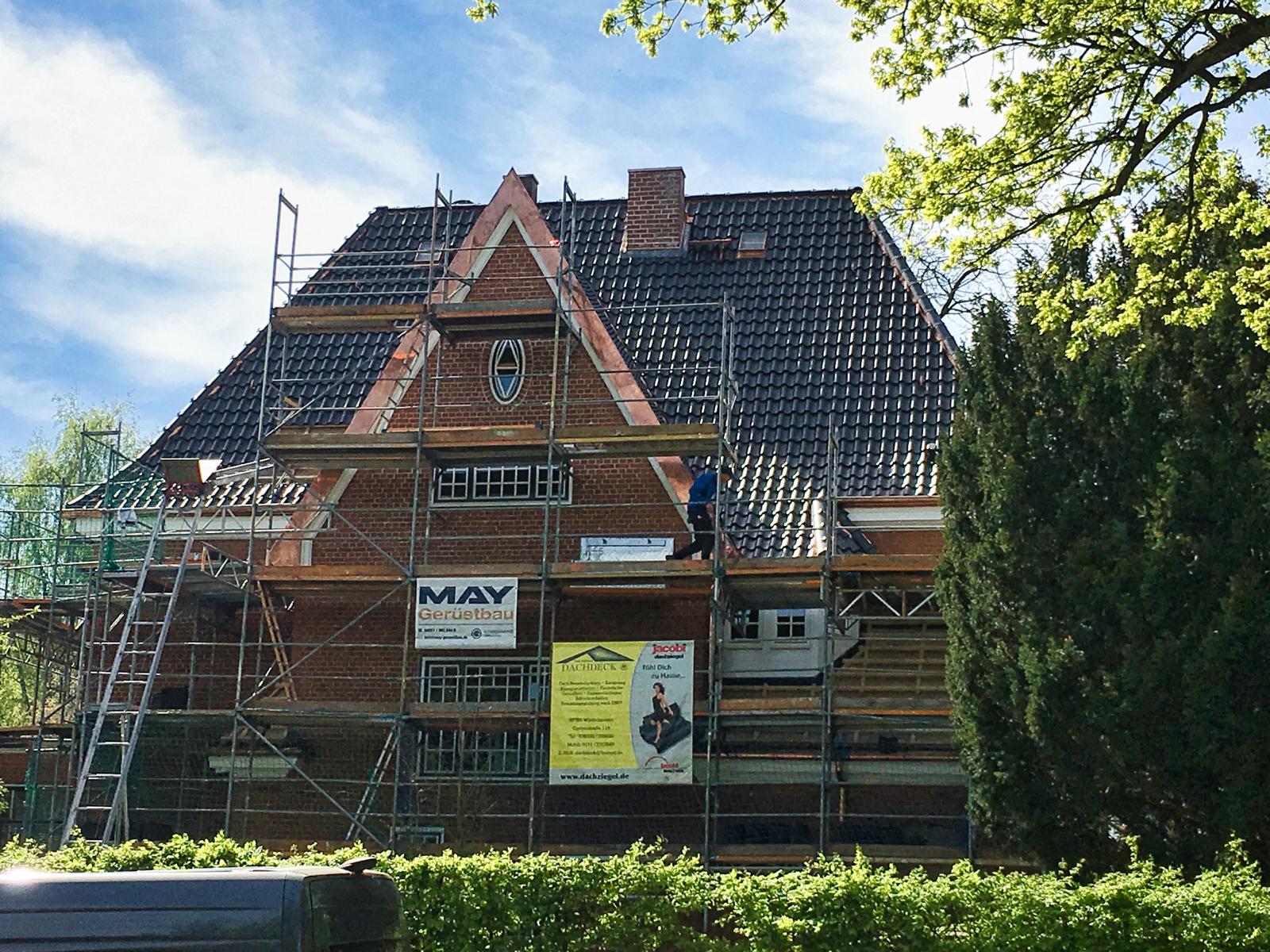 Dachdecker Nordhausen beim Gerüstbau