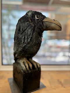 SILVIO UKAT | RABE | 2025 | LÄRCHE + ACRYL | 55 x 21 x 46