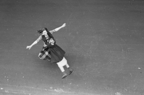 RUTH ORKIN | GIRLS SPINNING ON STREET, NYC  | 1946   |                                                            COURTESY RUTH ORKIN ARCHIVE