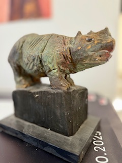 SILVIO UKAT | RHINO | 2021 | FICHTE + ACRYL | 20 x 11 x 28