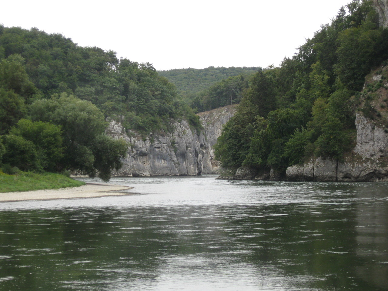 Blick auf die Felsen der Weltenburger Enge