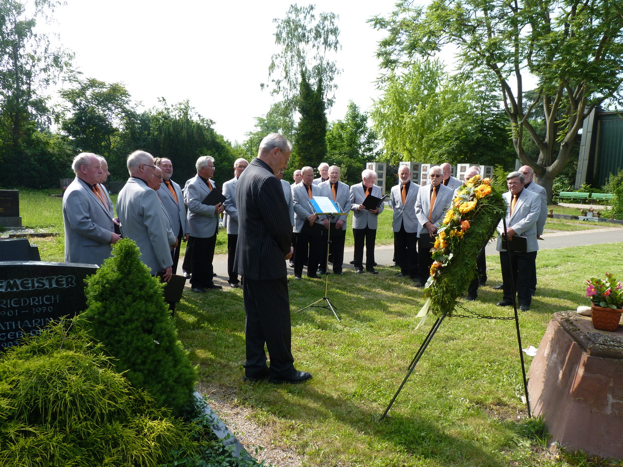 Totengedenken auf dem Friedhof