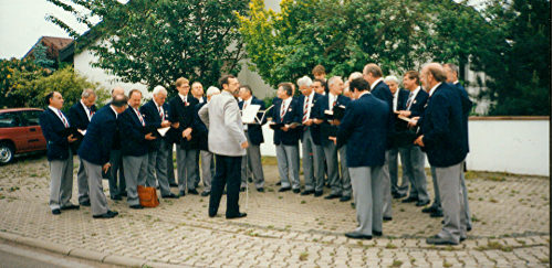 Einsingen vor einer Veranstaltung in Abenheim