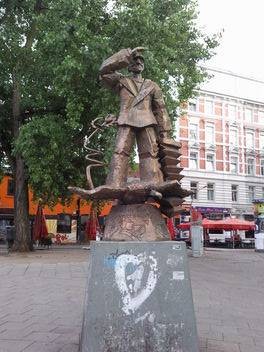 reeperbahnbummel-online.com - Hans Albers Denkmal am Hans-Albers-Platz Hamburg St. Pauli