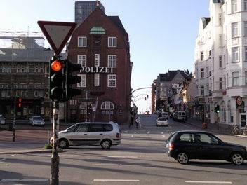 reeperbahnbummel-online.com - Blick auf die berühmte Davidwache Hamburg St. Pauli