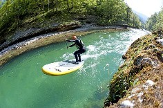 Naish SUP Mana Air Stand Up Paddling im Fluss