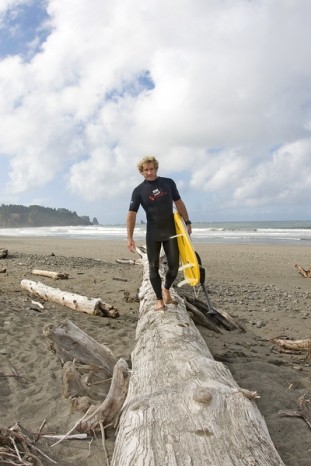 Robby Naish mit Stand Up Paddle Board an der USA Westküste 