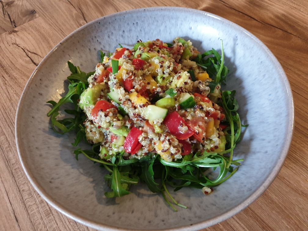 fruchtiger Quinoa-Salat mit Avocado und Mango - Ernährungsberatung ...