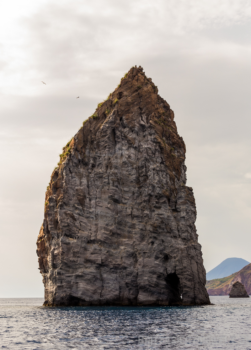 pietra,lunga,felsen,meer,isola,salina,liparische,inseln,italien,äolische,vulkaninsel, mai, tipps,point,of,view,hike,spring