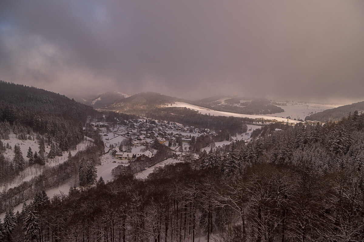 Aussicht ins Sauerland von der Mitte der Brücke