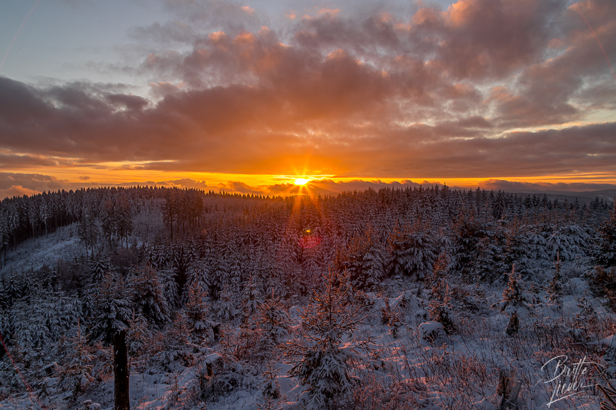 Sauerland - Neujahrswanderung im Schnee mit Sonnenuntergang