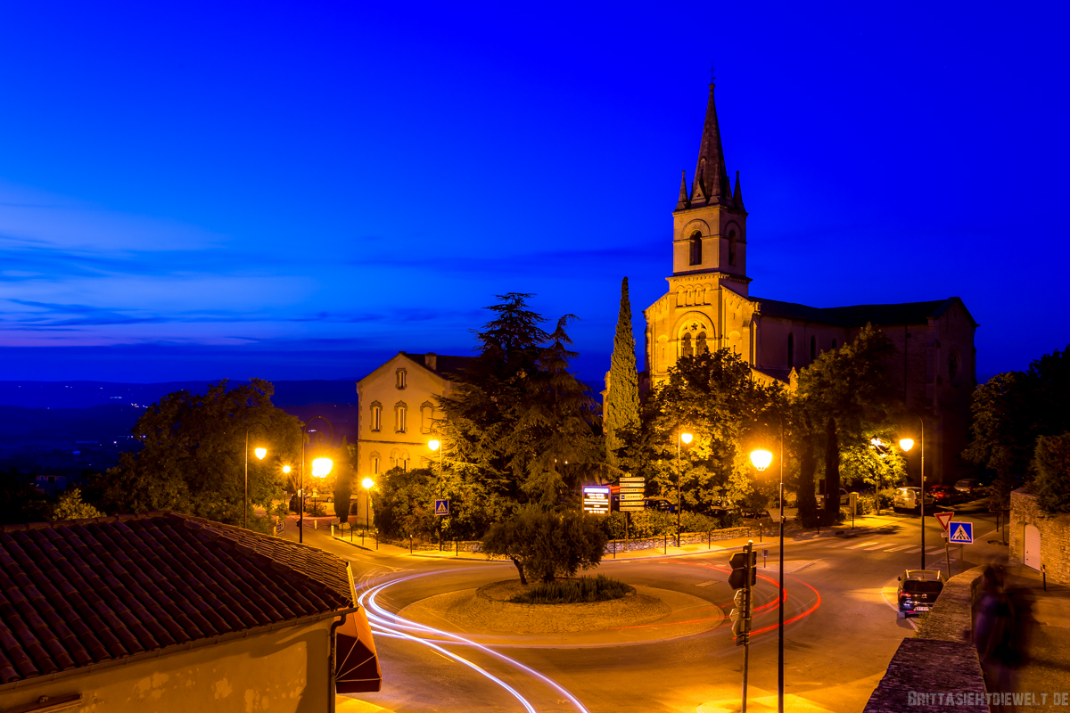 bonnieux, blaue stunde, lavendel, sommer, luberon, reisetipps, infos, selbstgeplant, frankreich, provence