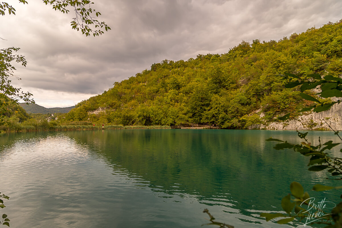 Winnetou und Old Shatterhand fahren im Kanu über den See (Schatz im Silbersee)