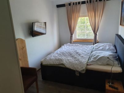 Klönschnack, Zimmer mit Doppelbett