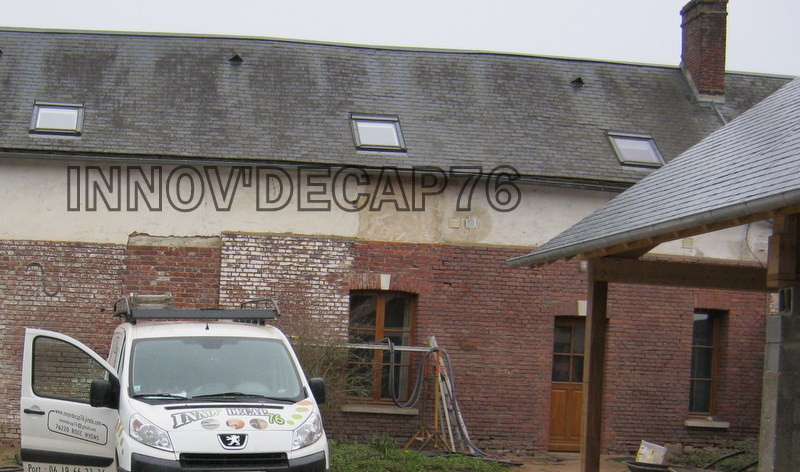pour une façade de 60m², seulement 5 sacs de 33 kg utilisés, soit 2,75 kg/m² ! (pour mémoire 6 à 8 kg/m² avec un sablage classique).