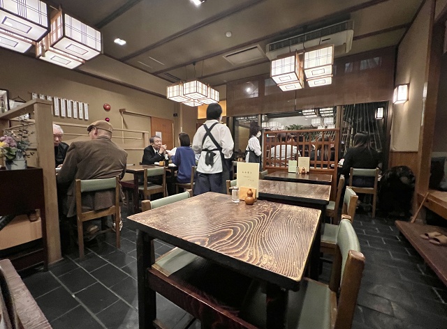 東京のご当地蕎麦 室町砂場 店内