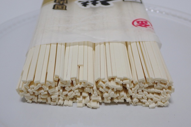 香川県のご当地うどん 讃岐うどん乱裁麺 マルキン