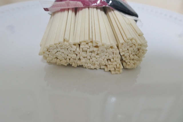 山梨のご当地麺 もち麦うどん はくばく