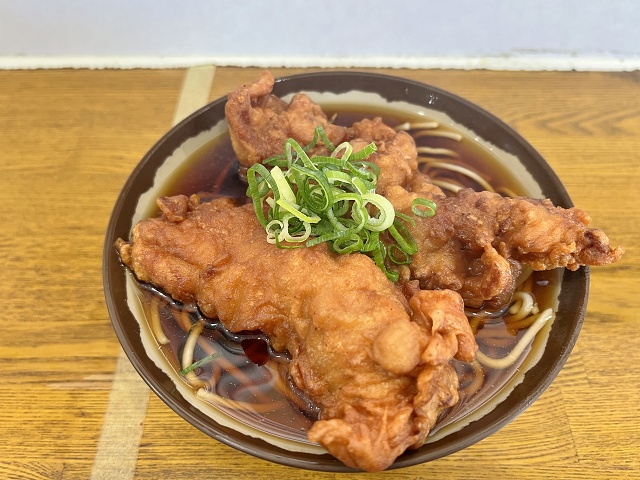 千葉県のご当地蕎麦 弥生軒の唐揚げそば