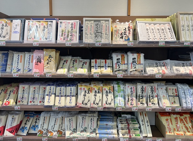 長崎県のご当地うどん 五島うどん スーパーの乾麺コーナー