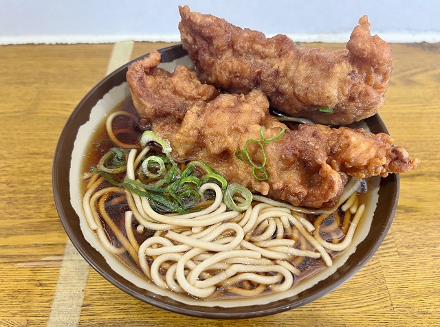 千葉県のご当地蕎麦 我孫子駅の立ち食いそば 弥生軒の唐揚げそば