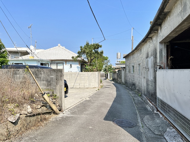 沖縄県の面白い場所 うるま市平安名 トトロの壁画