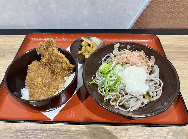 福井県のご当地グルメ 越前おろしそば ソースかつ丼