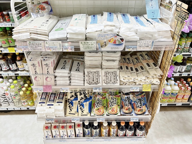 石川県のご当地麺 スーパーの乾麺のコーナー