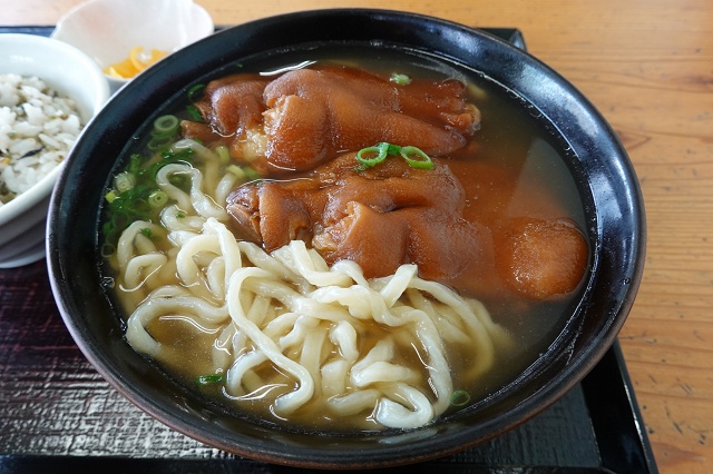 沖縄県のご当地そば 沖縄そば専門店南部そば 糸満市