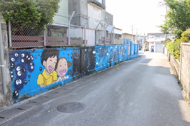 沖縄県の面白い場所 うるま市平安名 トトロの壁画