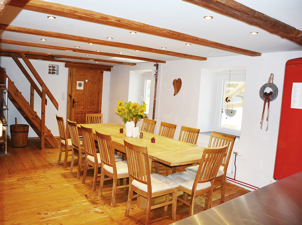 Aufenthaltsraum und Küche im Waldviertler Seminarhaus Gauguschmühle