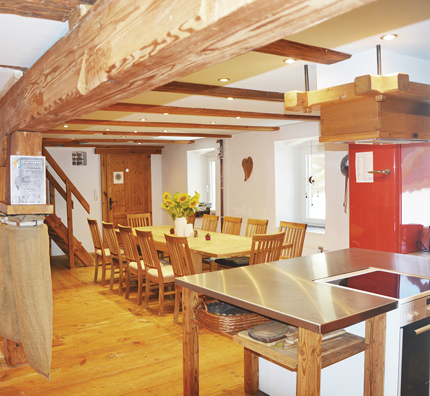 Aufenthaltsraum und Küche im Waldviertler Seminarhaus Gauguschmühle