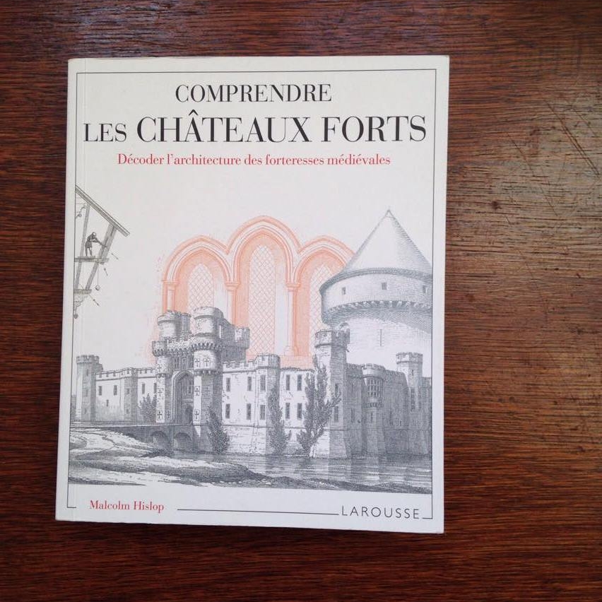 « Comprendre les châteaux forts, Décoder l'architecture des forteresses médiévales », Malcom Hislop - éditions Larousse