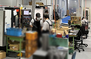徹底した温度管理の下で進められる当社の精度加工