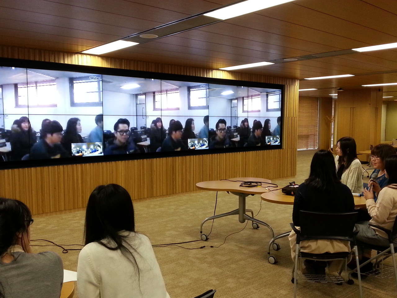 Skypeで交流会をしました １ 武庫女の日本語教育ゼミ