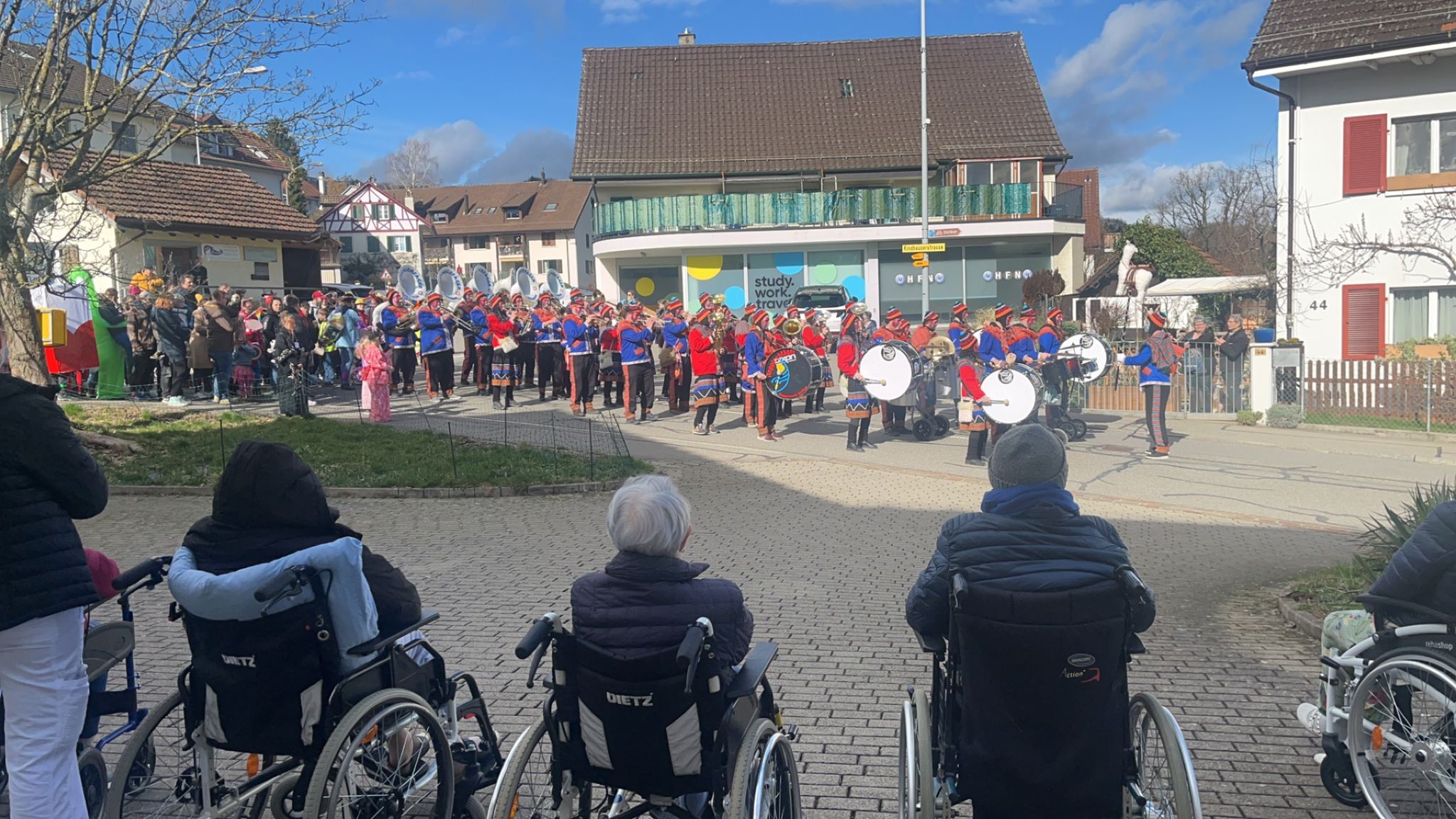 Fasnachtsumzug mit Gugge-Musig